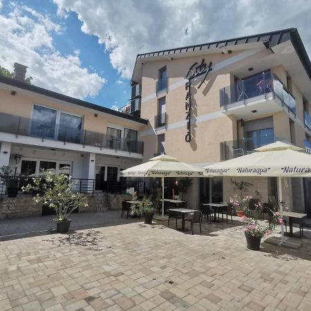 City Apartman Haz Balatonlelle Luaran gambar