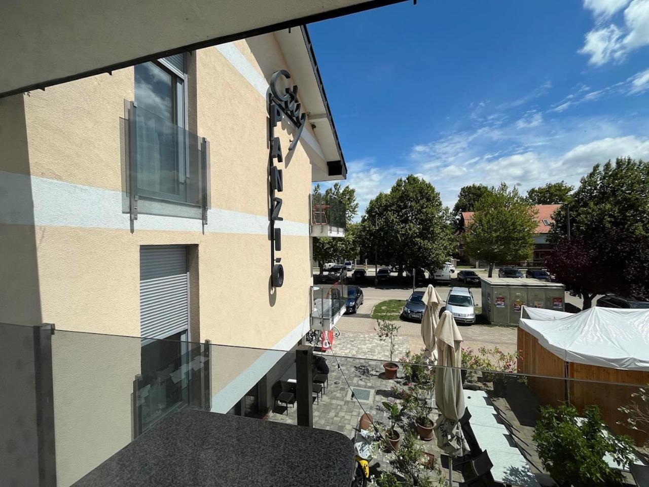 City Apartman Haz Balatonlelle Luaran gambar