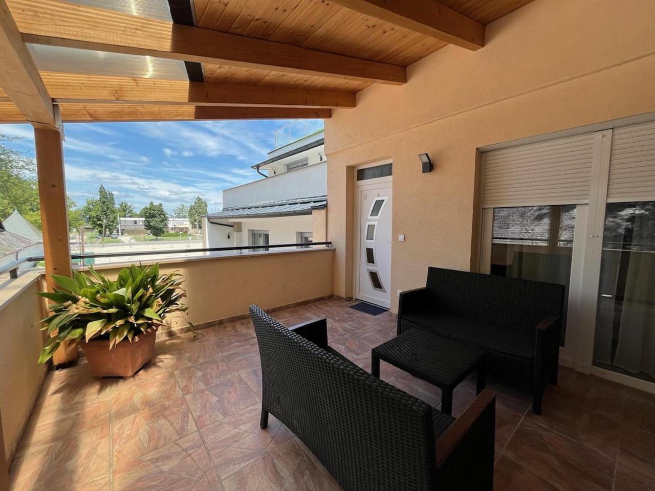 City Apartman Haz Balatonlelle Luaran gambar