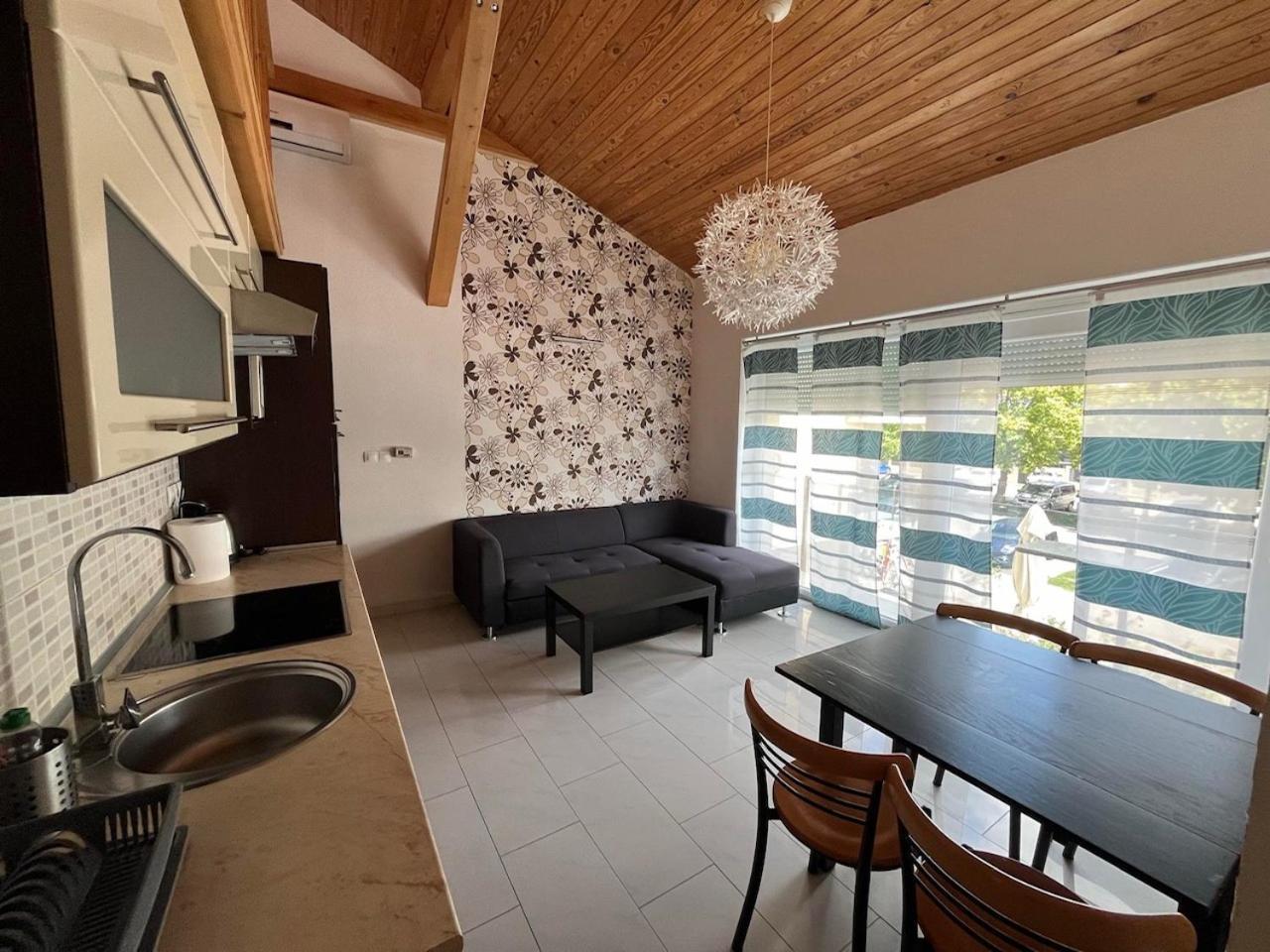 City Apartman Haz Balatonlelle Luaran gambar