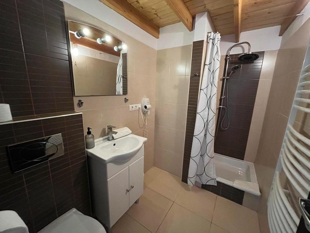 City Apartman Haz Balatonlelle Luaran gambar