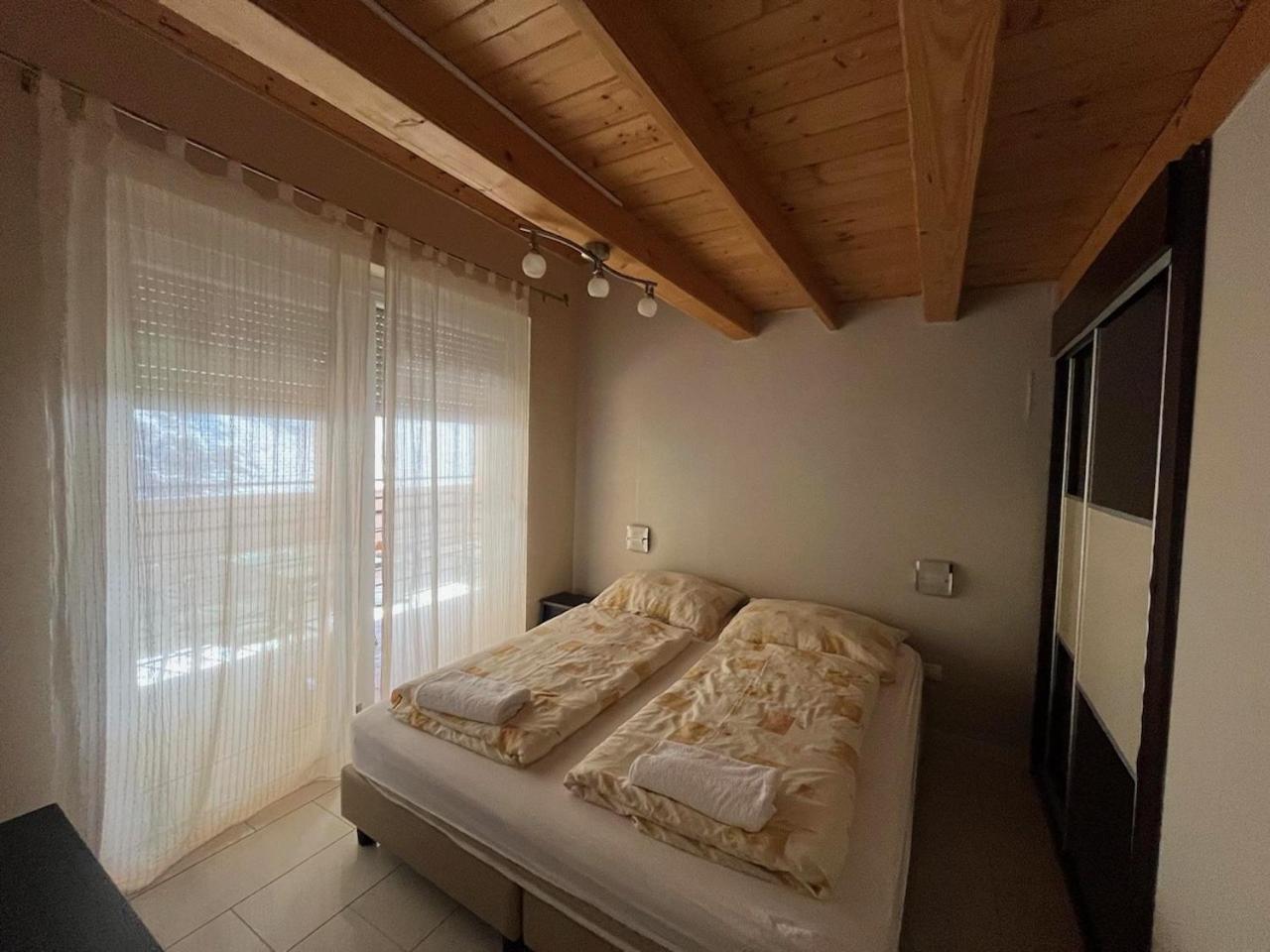 City Apartman Haz Balatonlelle Luaran gambar
