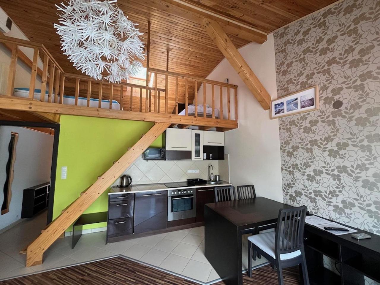 City Apartman Haz Balatonlelle Luaran gambar