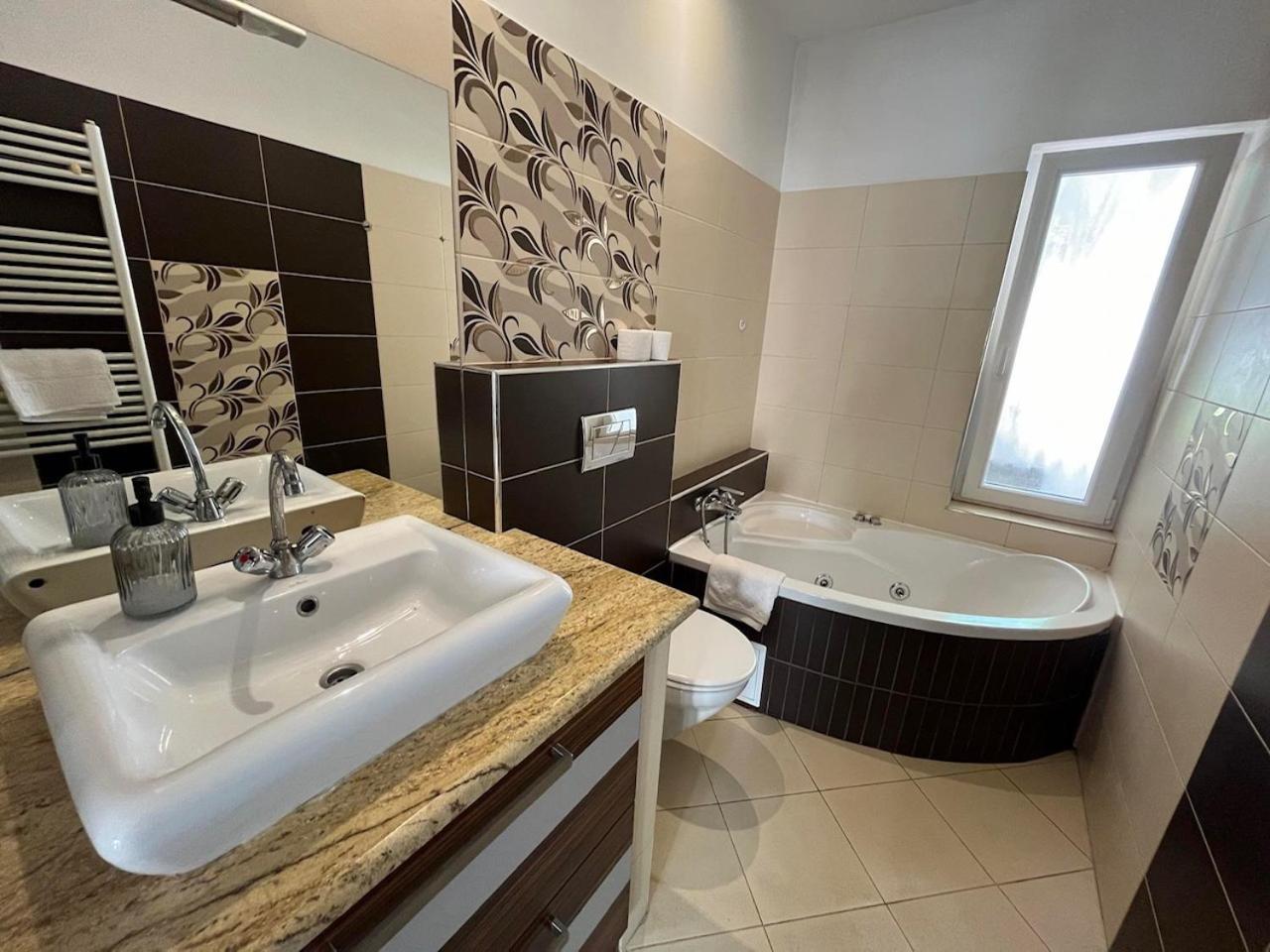 City Apartman Haz Balatonlelle Luaran gambar
