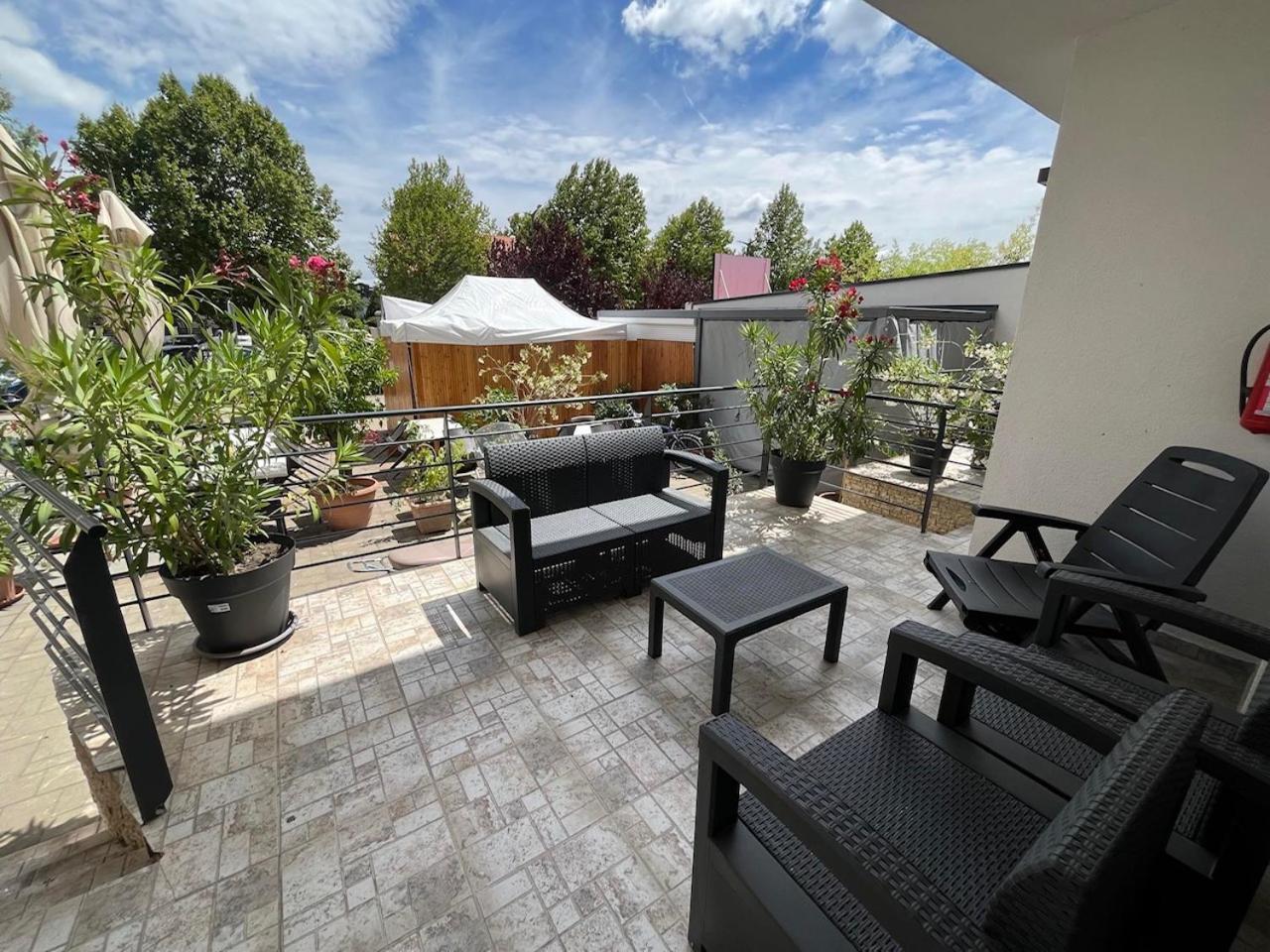 City Apartman Haz Balatonlelle Luaran gambar